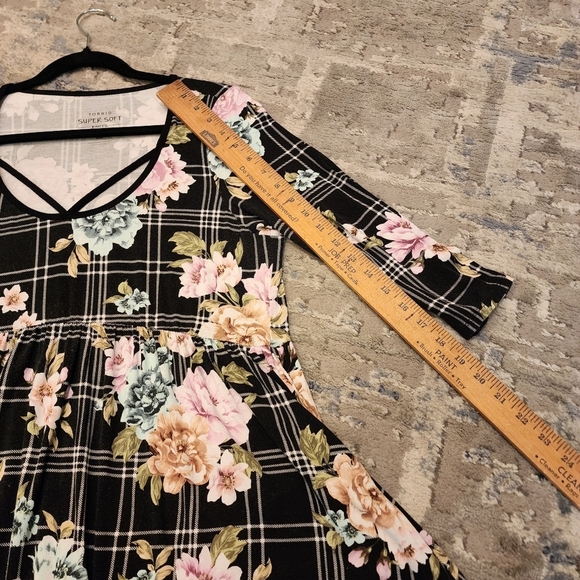 TORRID SUPER SOFT SCOOP NECK STRAPPY BABYDOLL TEE - Picture 15 of 16